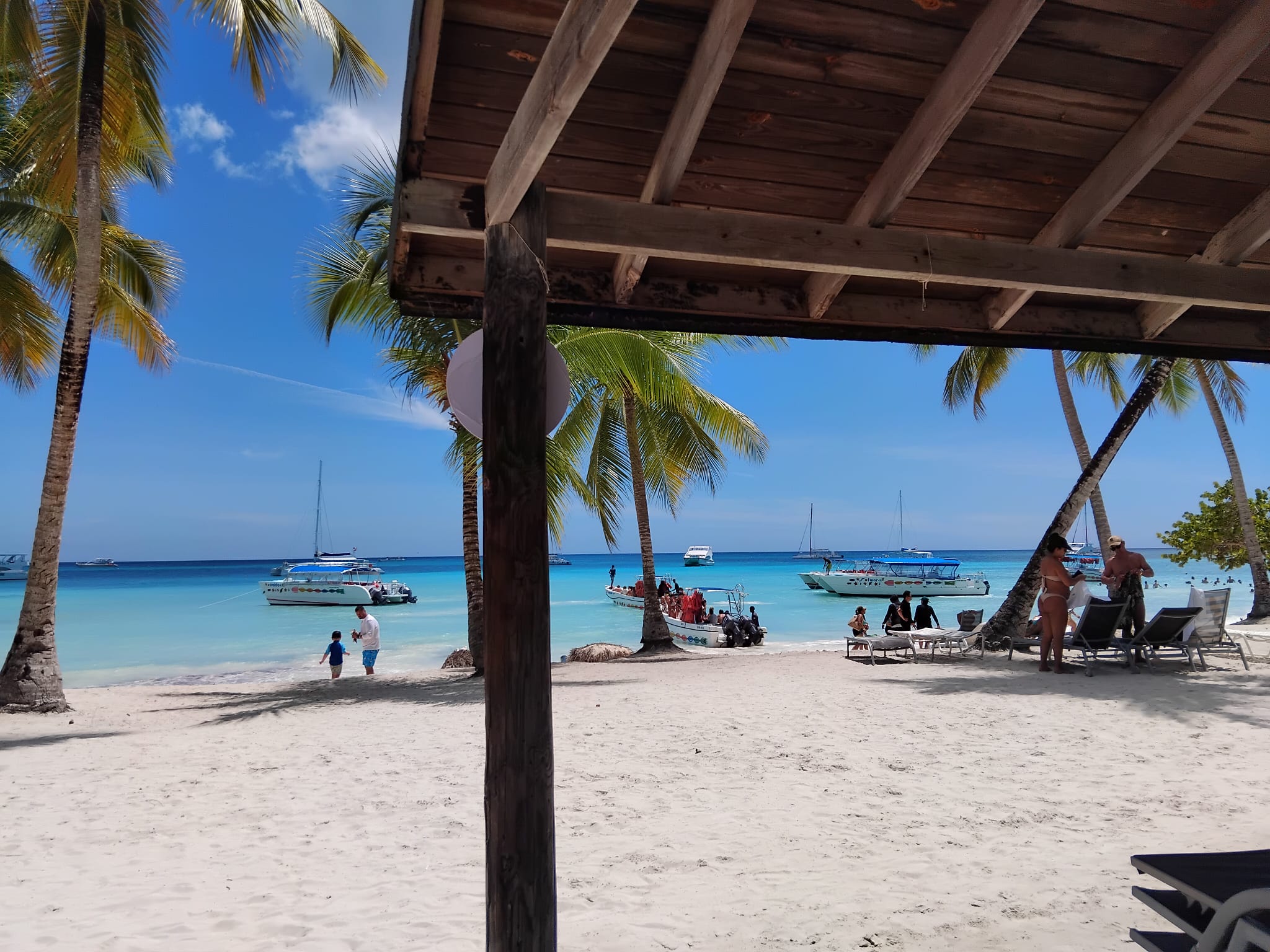 Insel Saona Ausflug (9) Karibikmusik und Entspannung am Strand von Saona